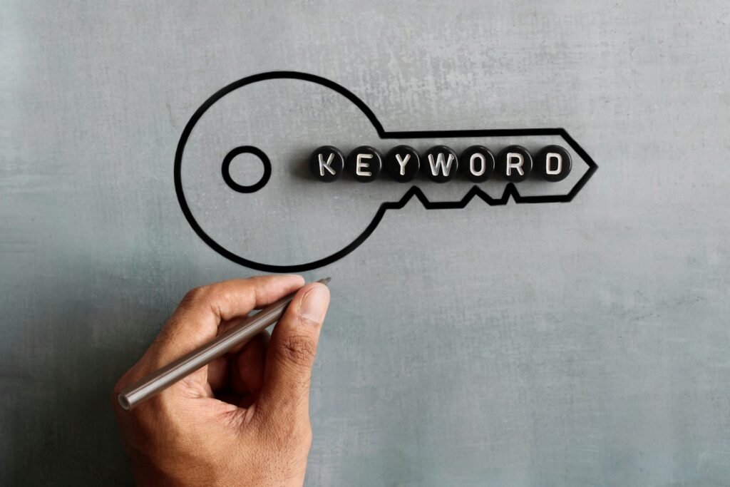 Text KEYWORD and drawing image of key.